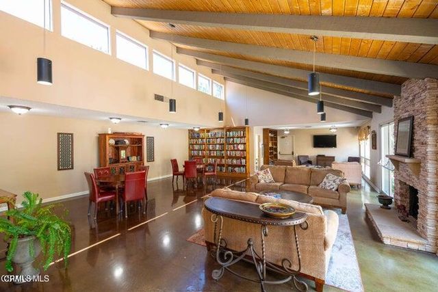324 Chestnut Hill Court 11, Thousand Oaks, CA 91360