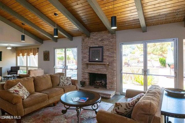 324 Chestnut Hill Court 11, Thousand Oaks, CA 91360