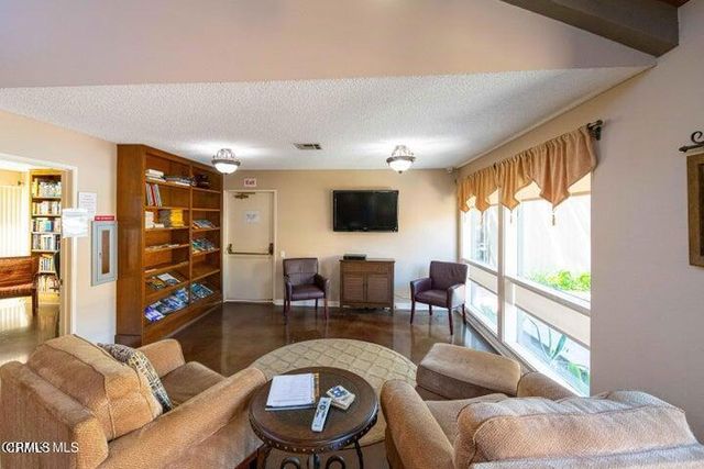 324 Chestnut Hill Court 11, Thousand Oaks, CA 91360
