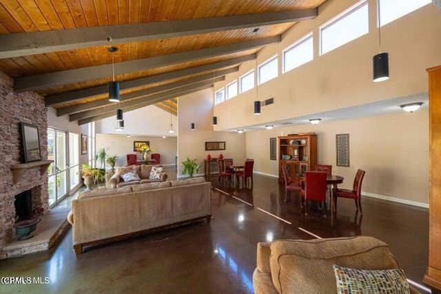 324 Chestnut Hill Court 11, Thousand Oaks, CA 91360