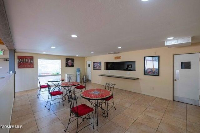 324 Chestnut Hill Court 11, Thousand Oaks, CA 91360