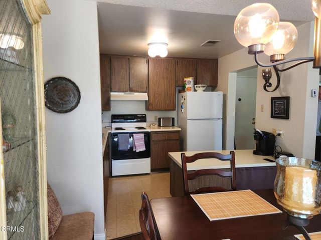 324 Chestnut Hill Court 11, Thousand Oaks, CA 91360