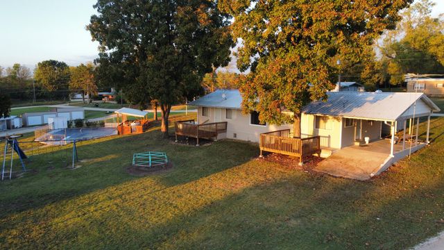 26314 County Road 322, Pittsburg, MO 65724