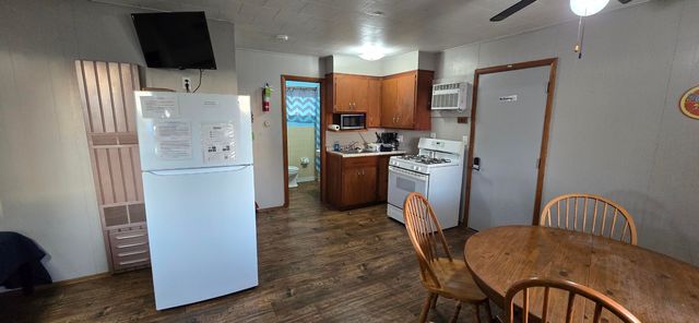 26314 County Road 322, Pittsburg, MO 65724