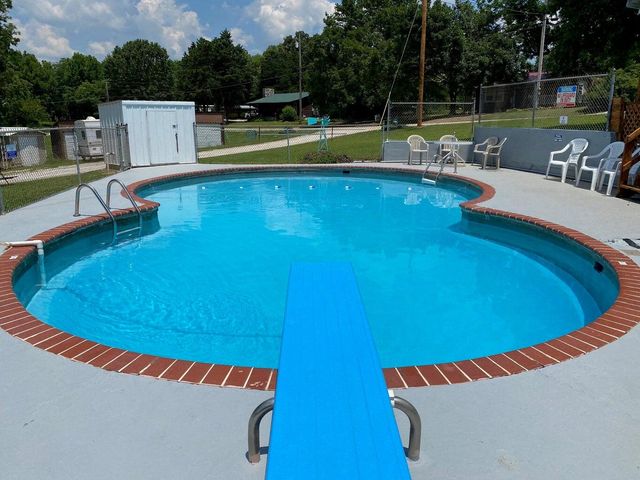 26314 County Road 322, Pittsburg, MO 65724