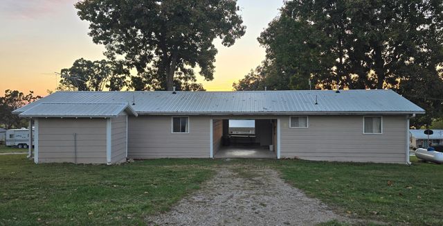 26314 County Road 322, Pittsburg, MO 65724