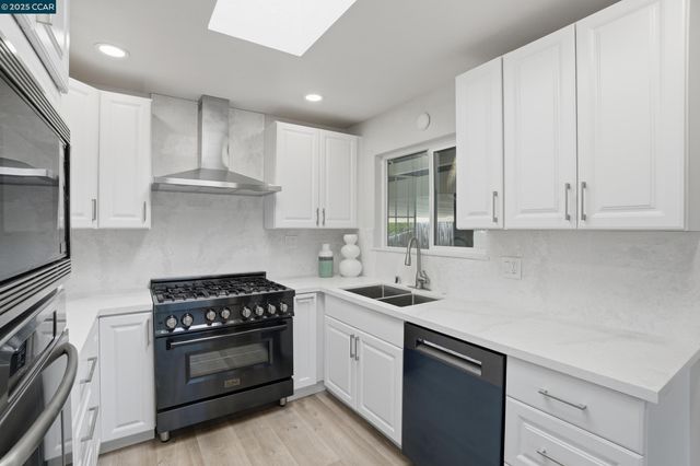 28 Temple Ct, Pacheco, CA 94553