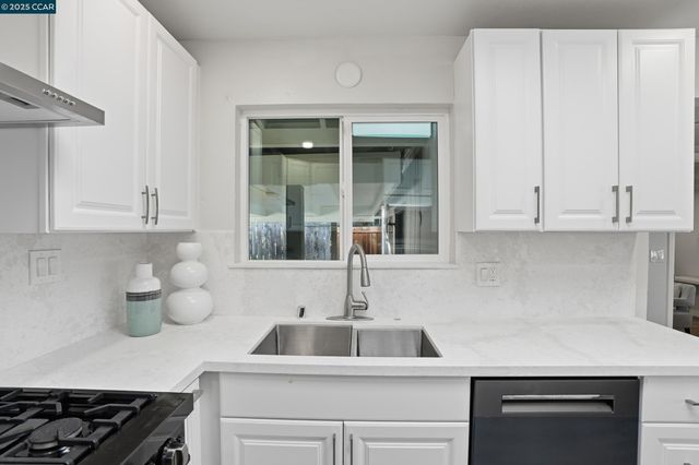 28 Temple Ct, Pacheco, CA 94553