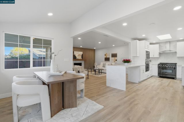 28 Temple Ct, Pacheco, CA 94553