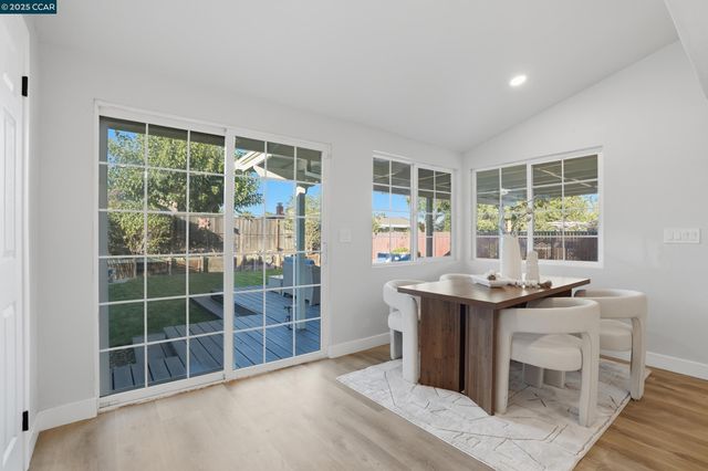 28 Temple Ct, Pacheco, CA 94553