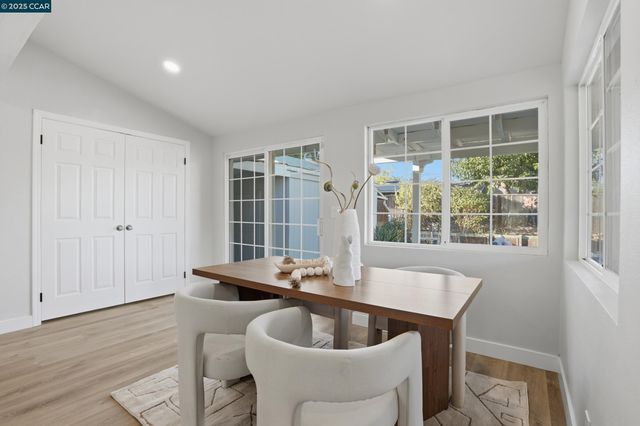 28 Temple Ct, Pacheco, CA 94553