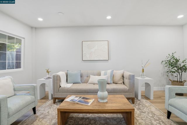 28 Temple Ct, Pacheco, CA 94553