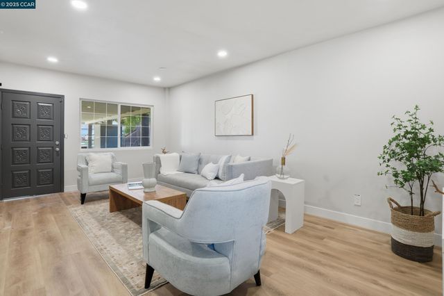 28 Temple Ct, Pacheco, CA 94553