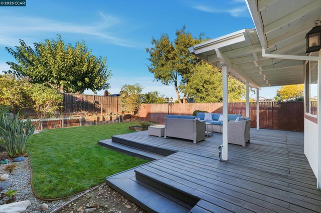 28 Temple Ct, Pacheco, CA 94553