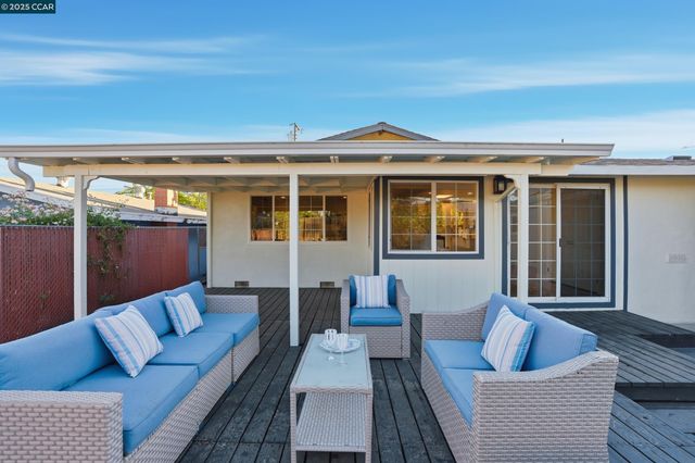 28 Temple Ct, Pacheco, CA 94553