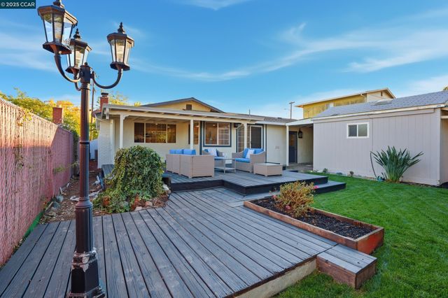 28 Temple Ct, Pacheco, CA 94553