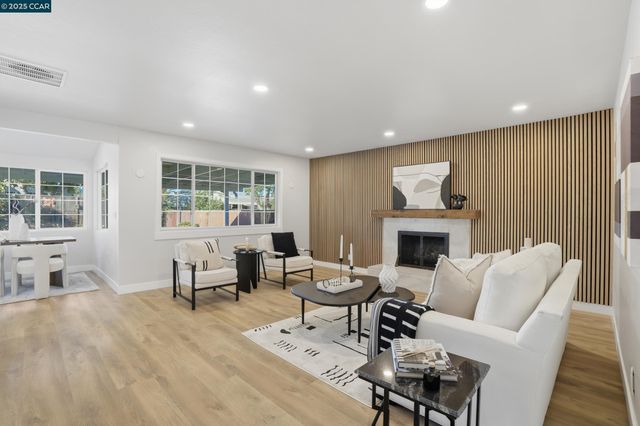 28 Temple Ct, Pacheco, CA 94553