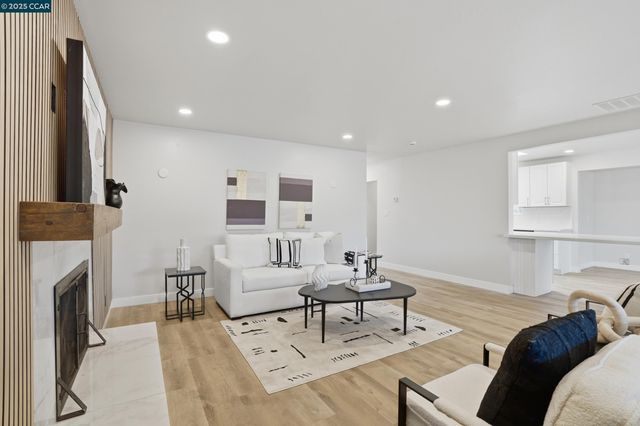 28 Temple Ct, Pacheco, CA 94553