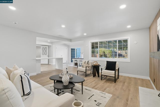 28 Temple Ct, Pacheco, CA 94553