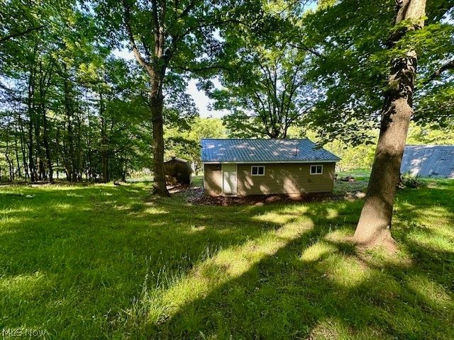 44 Moores Lane, New Cumberland, WV 26047