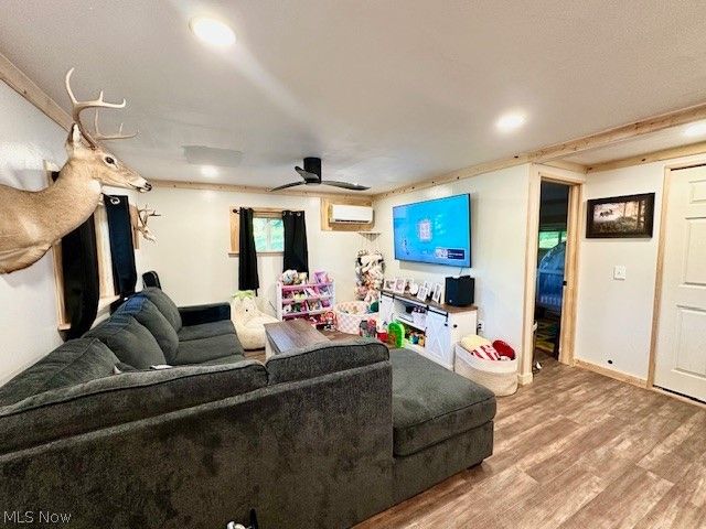 44 Moores Lane, New Cumberland, WV 26047