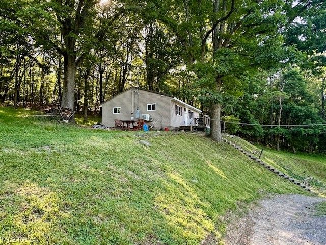 44 Moores Lane, New Cumberland, WV 26047