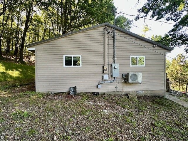 44 Moores Lane, New Cumberland, WV 26047