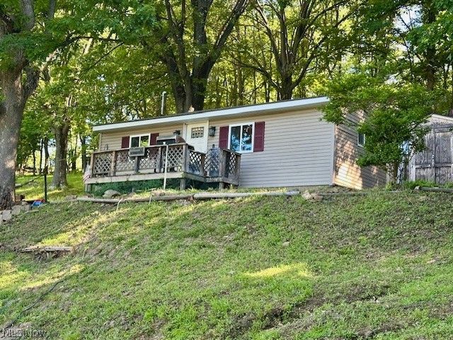 44 Moores Lane, New Cumberland, WV 26047
