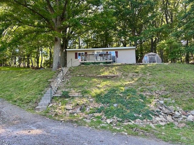 44 Moores Lane, New Cumberland, WV 26047