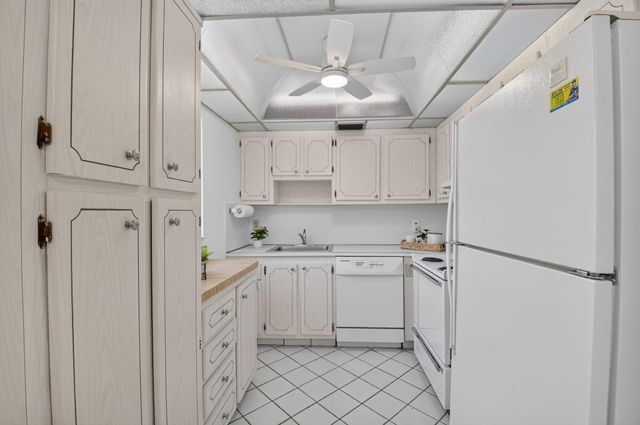 436 BRITTANY J Drive 436, Delray Beach, FL 33446