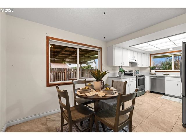 253 S TARRYBROOKE Cir, Cornelius, OR 97113