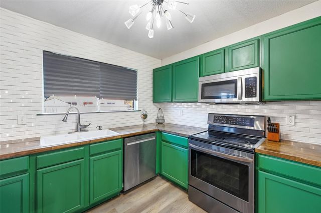 8108 Abbey Glen Court, Arlington, TX 76002