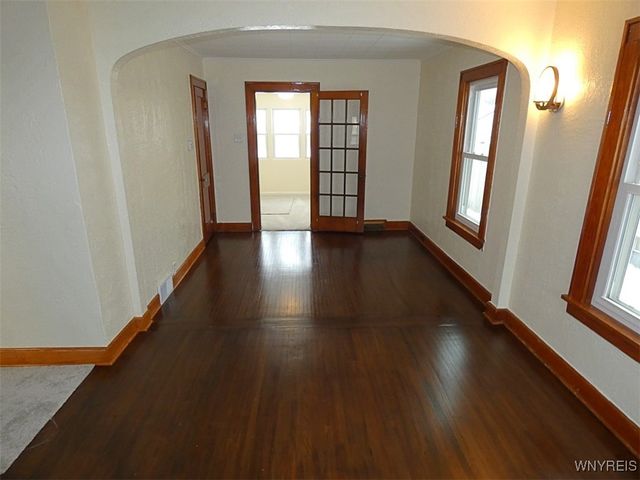 1041 92nd Street, Niagara Falls, NY 14304