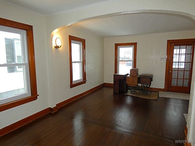 1041 92nd Street, Niagara Falls, NY 14304