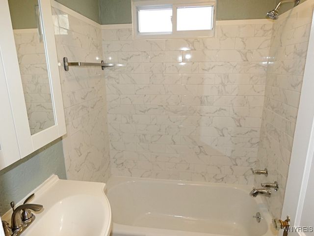 1041 92nd Street, Niagara Falls, NY 14304