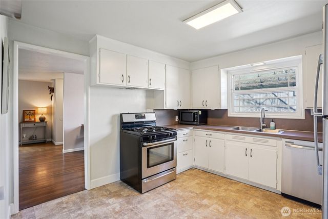 919 S 74th Street, Tacoma, WA 98408