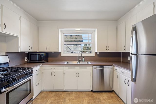 919 S 74th Street, Tacoma, WA 98408