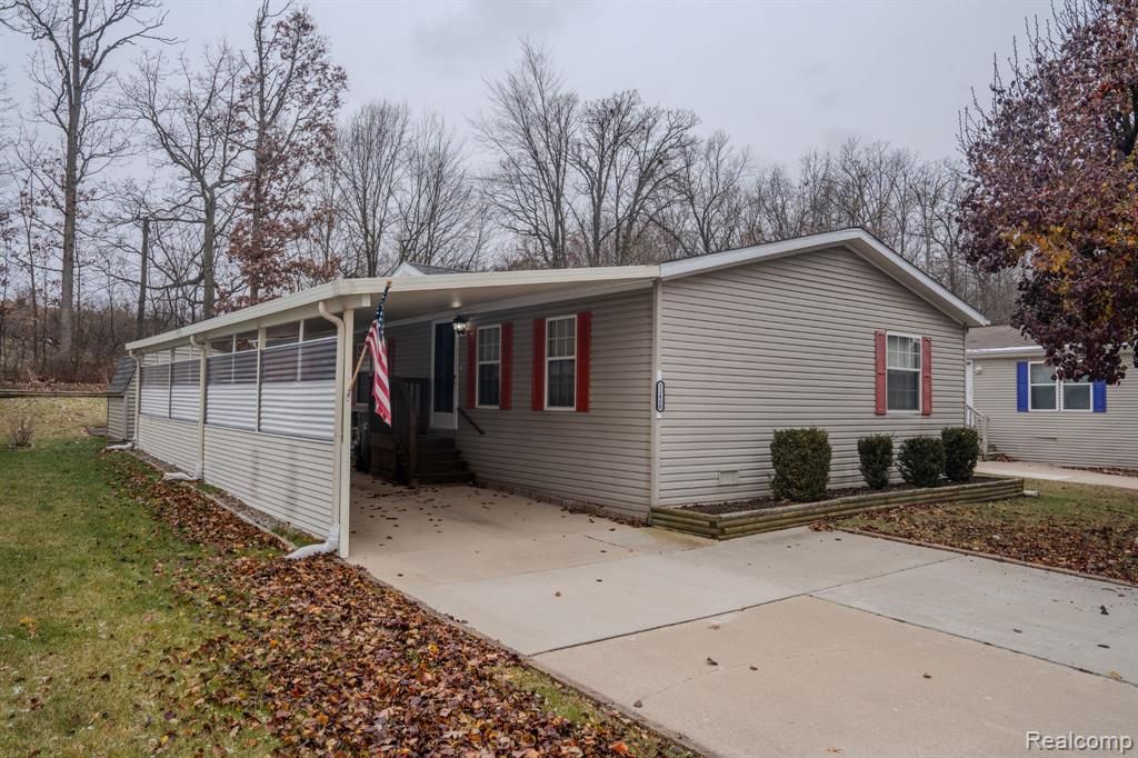 13480 Denver Drive, Hartland, MI 48353