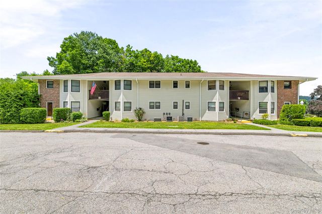 27 Walden Court J, Yorktown Heights, NY 10598