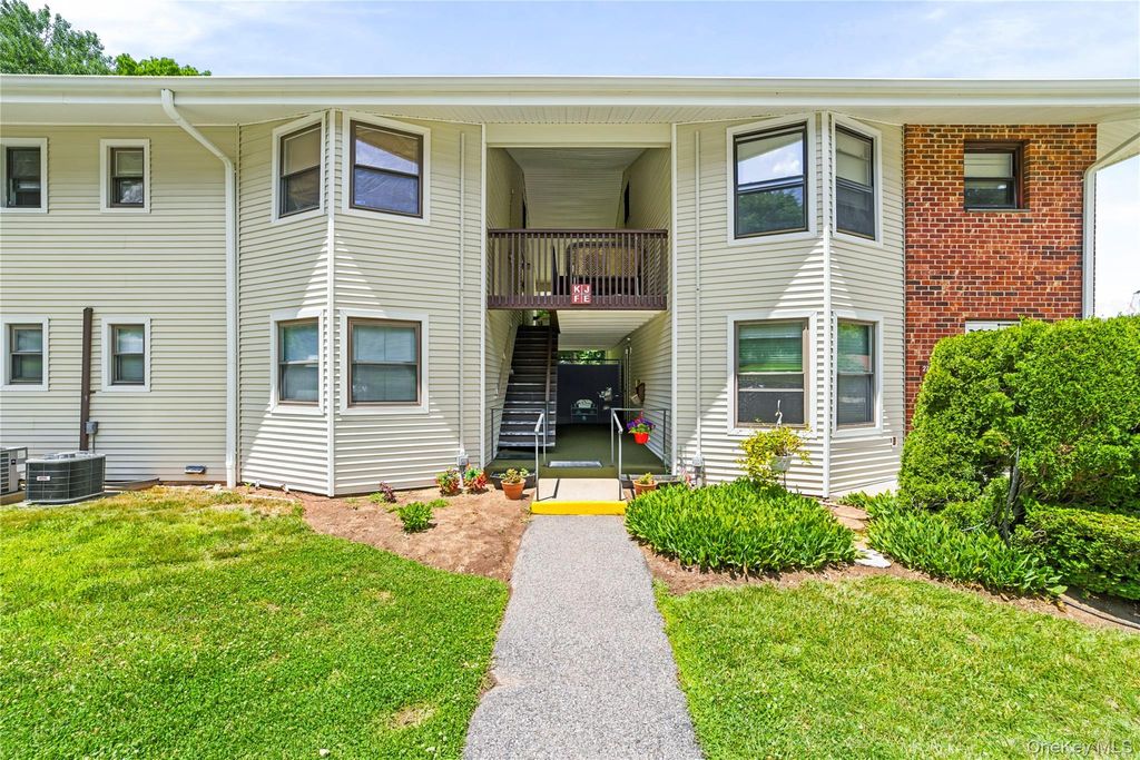 27 Walden Court J, Yorktown Heights, NY 10598