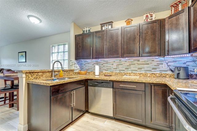 20401 SW 1st St, Pembroke Pines, FL 33029