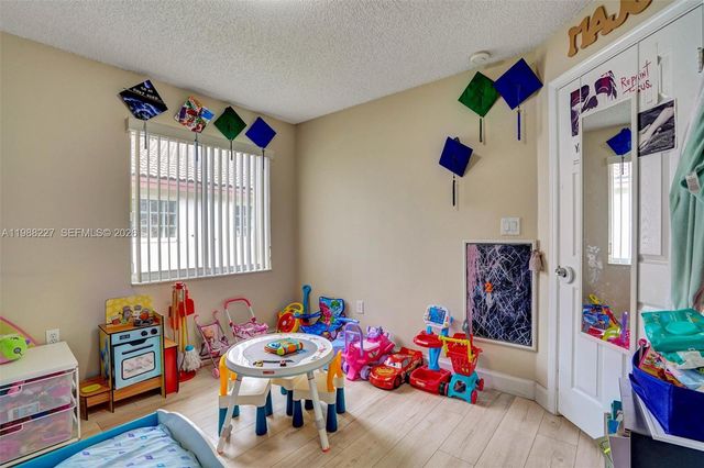 20401 SW 1st St, Pembroke Pines, FL 33029