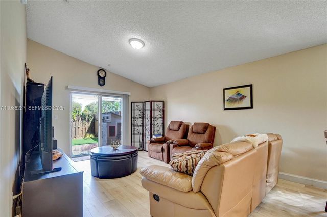 20401 SW 1st St, Pembroke Pines, FL 33029