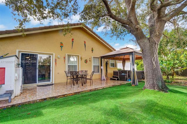 20401 SW 1st St, Pembroke Pines, FL 33029