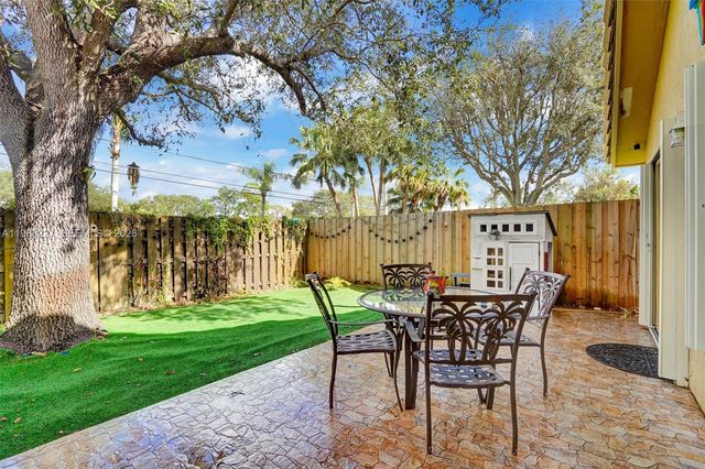 20401 SW 1st St, Pembroke Pines, FL 33029