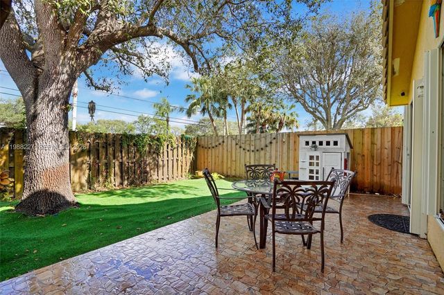 20401 SW 1st St, Pembroke Pines, FL 33029