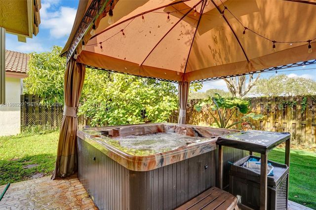 20401 SW 1st St, Pembroke Pines, FL 33029