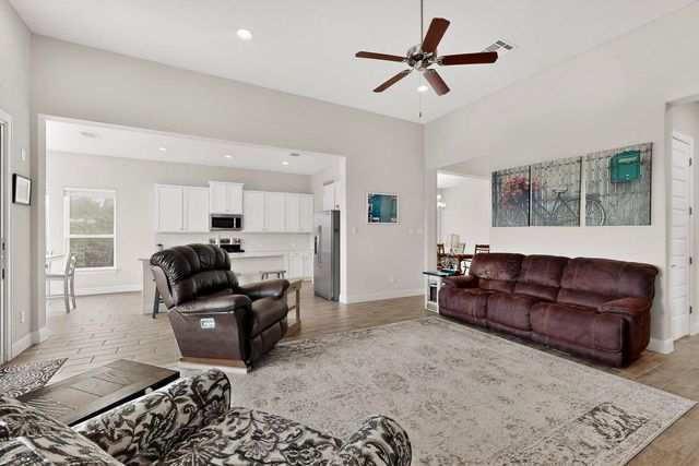 173 Double Eagle Ranch DR, Cedar Creek, TX 78612