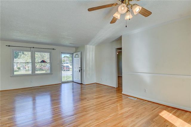 3817 Colonial PW, Virginia Beach, VA 23452