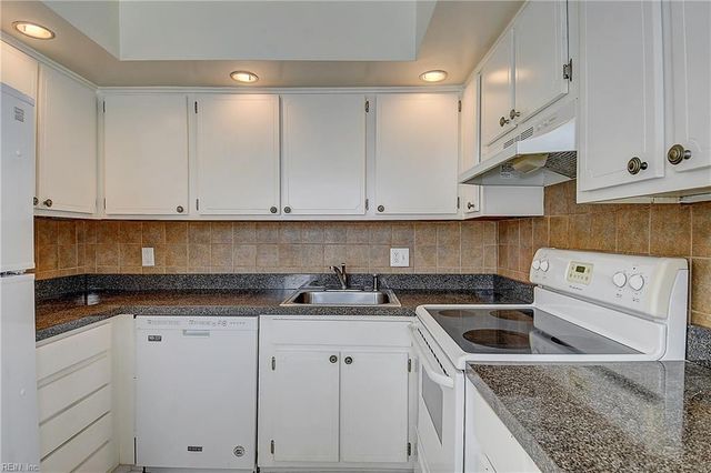 3817 Colonial PW, Virginia Beach, VA 23452